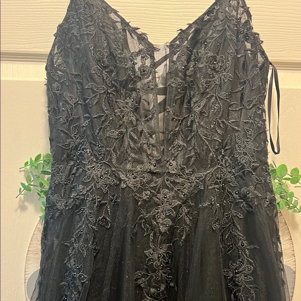Chic Black Evening Gown